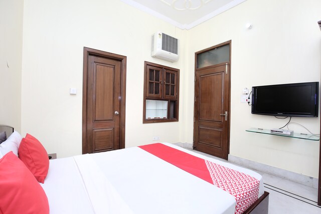 Hotel Dhingra Residency